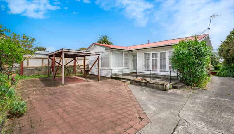 21 Gray Avenue, Paraparaumu Beach