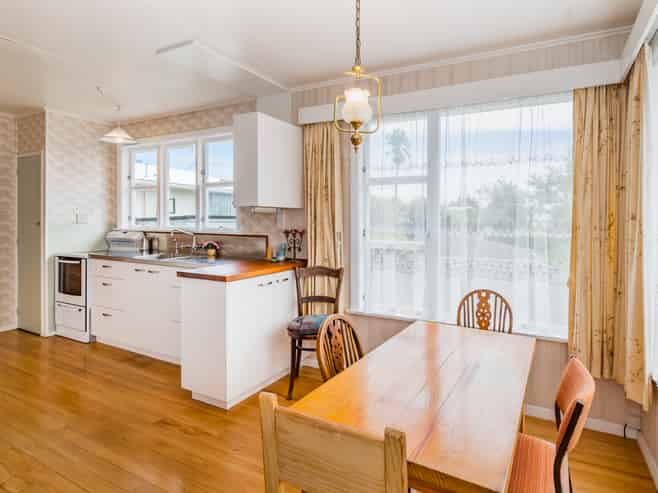 21 Gray Avenue, Paraparaumu Beach