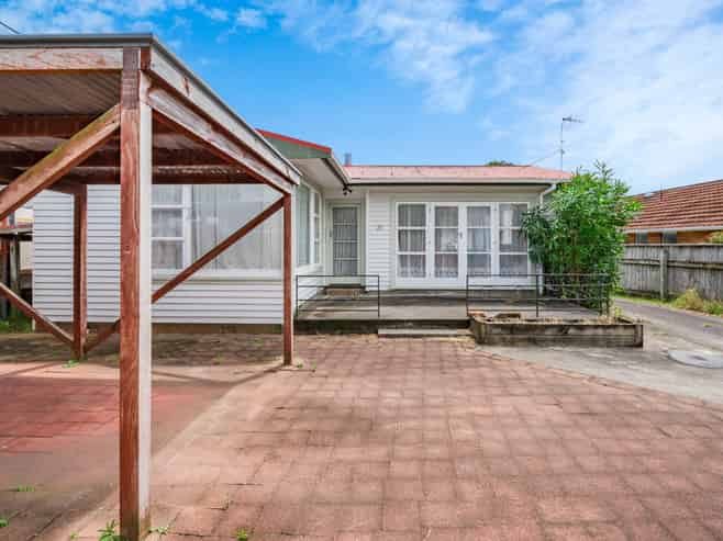 21 Gray Avenue, Paraparaumu Beach