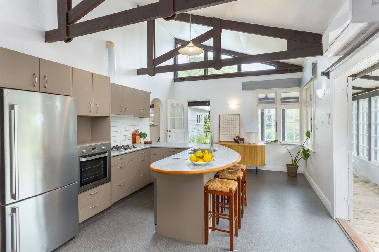 Spacious character home with private garden - Mehr