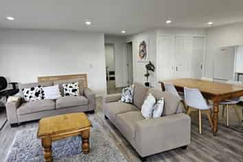 2/89 Arran Road, Browns Bay