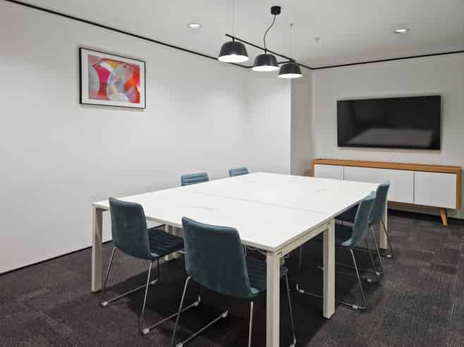 Unlimited coworking access in Regus 125 Queen St