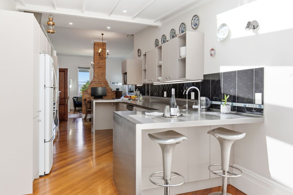 Renovated Villa with Picturesque Marina Views! - Ansicht 4