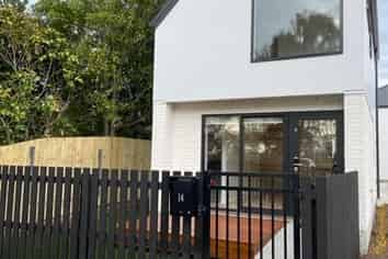 14 Edward Avenue, Edgeware