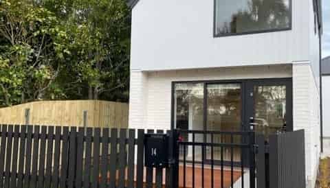 14 Edward Avenue, Edgeware