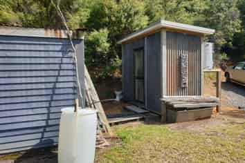 4C Moana Crescent, Kennedy Bay