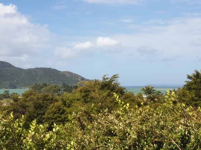 4C Moana Crescent, Kennedy Bay