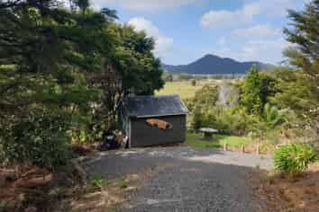 4C Moana Crescent, Kennedy Bay