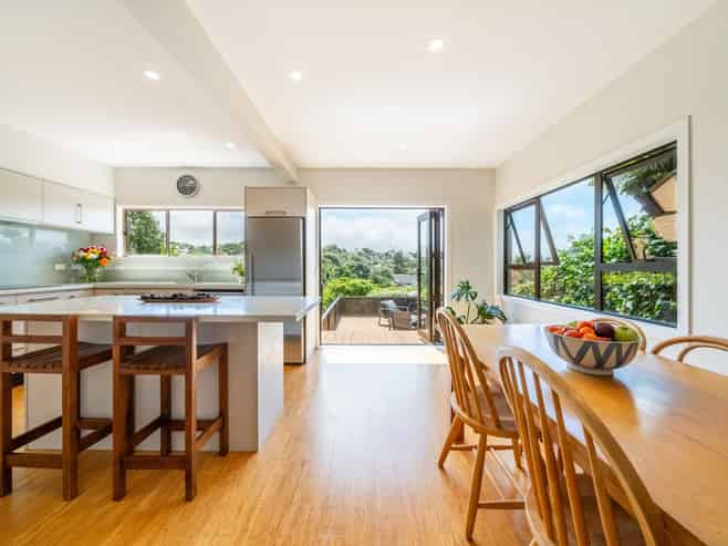 13 Bayview Road, Paremata