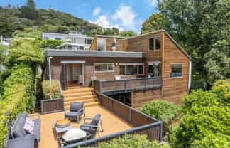 13 Bayview Road, Paremata