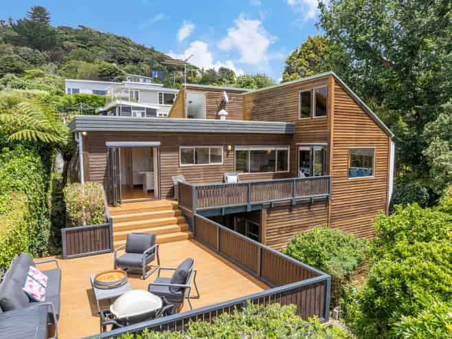 13 Bayview Road, Paremata