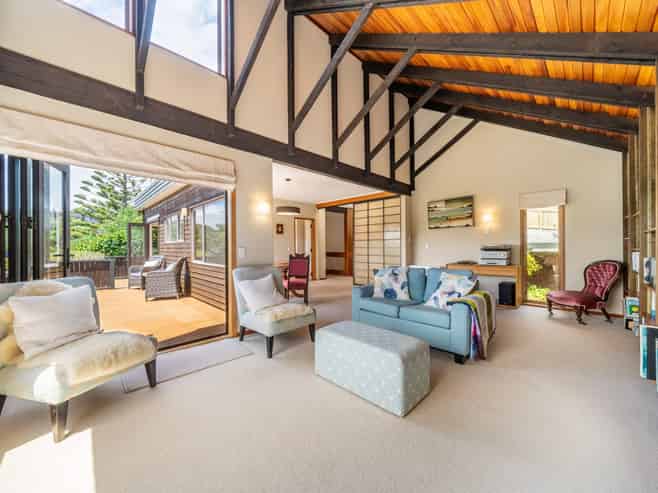 13 Bayview Road, Paremata