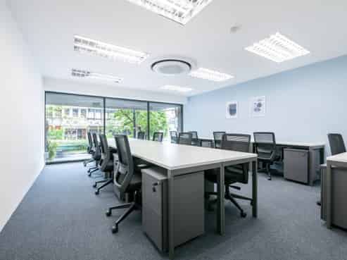 Office space for 3 persons in HQ 236 Broadway Ave.