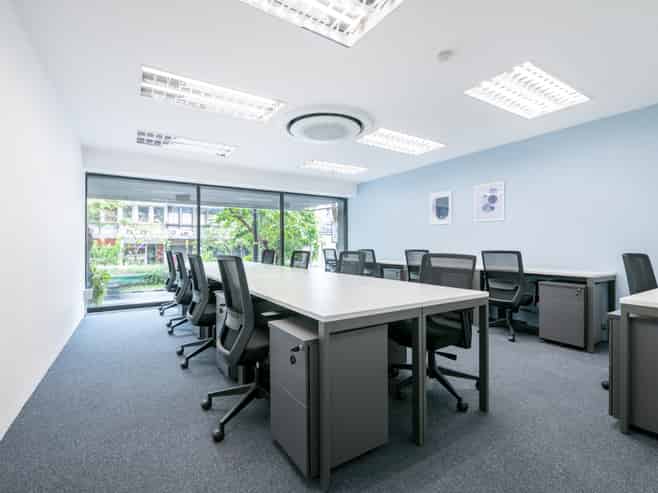 Office space for 3 persons in HQ 236 Broadway Ave.