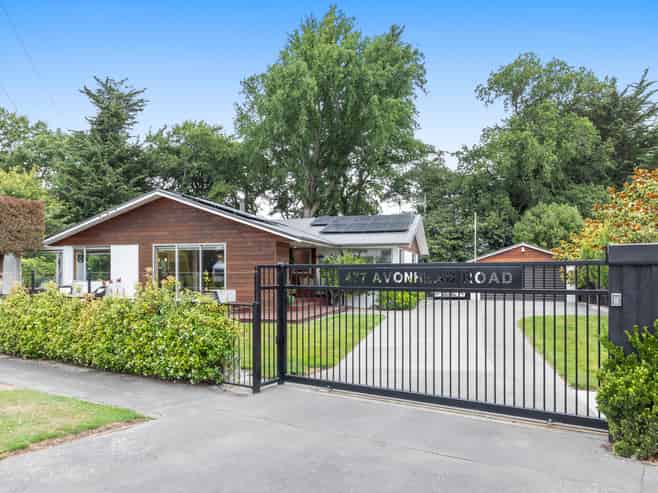 477 Avonhead Road, Avonhead