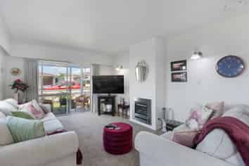 1/6 Webster Street, Westown