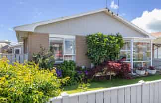 1/6 Webster Street, Westown