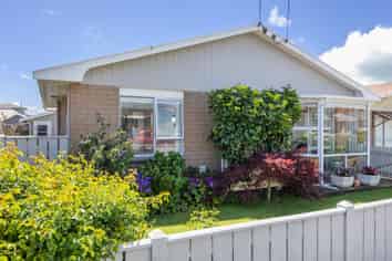 1/6 Webster Street, Westown