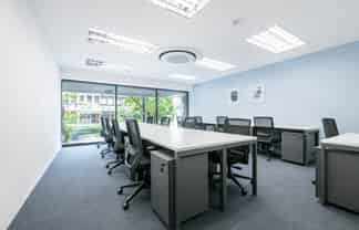 Office space for 5 persons in HQ 236 Broadway Ave.