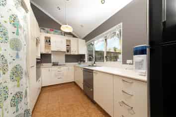 4 Pilsdon Place, New Lynn