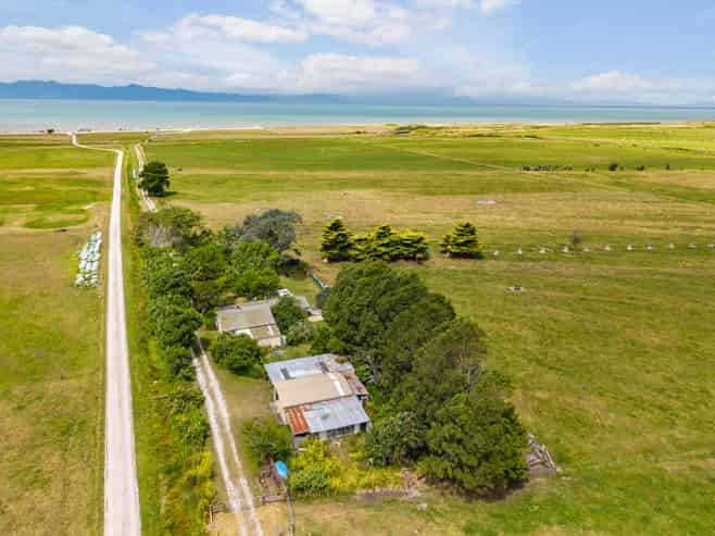 453 East Coast Road, Kaiaua