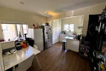 17 Challinor Cres, Mount Albert