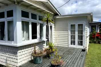 17 Challinor Cres, Mount Albert