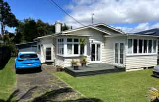 17 Challinor Cres, Mount Albert