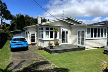 17 Challinor Cres, Mount Albert