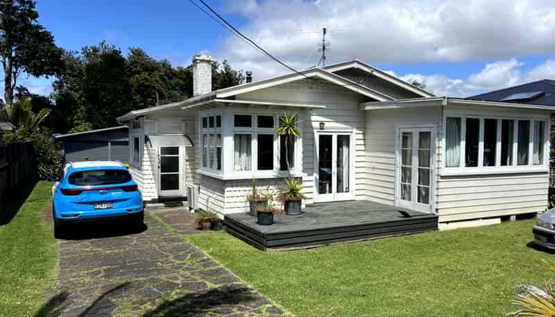 17 Challinor Cres, Mount Albert