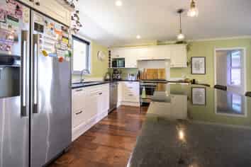 10 Bristol Lane, Atawhai