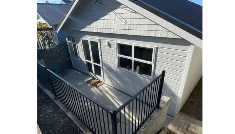 a/305 Adelaide Road, Newtown