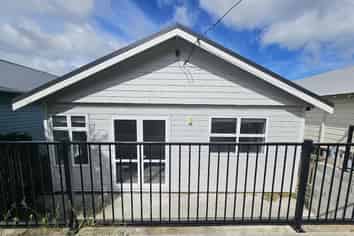 a/305 Adelaide Road, Newtown