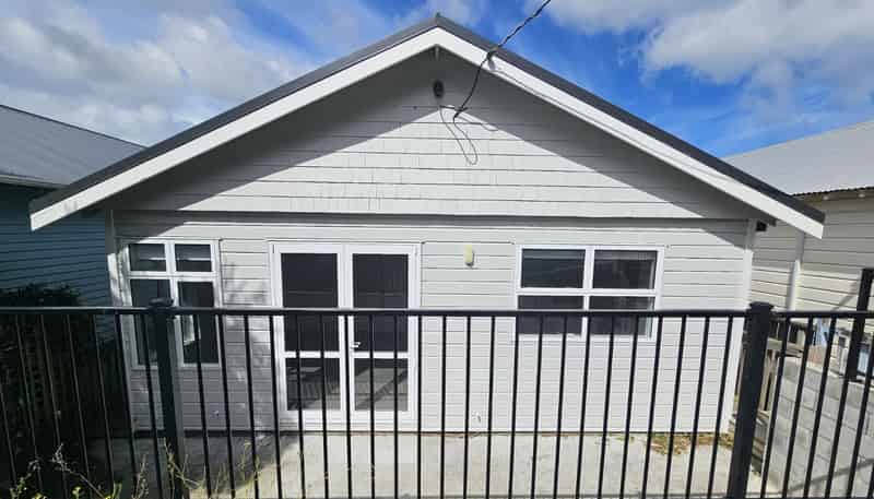 a/305 Adelaide Road, Newtown