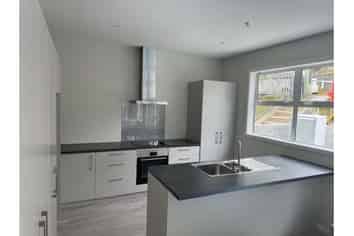 a/305 Adelaide Road, Newtown