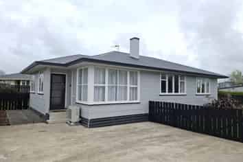 131 High Street, Bulls