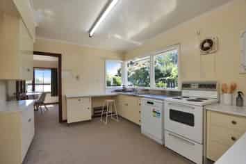 45 Churchill Avenue, Allenton