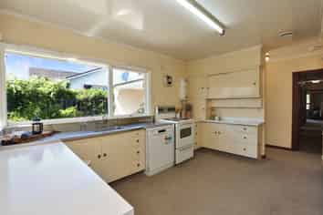 45 Churchill Avenue, Allenton