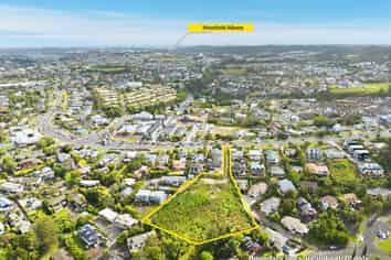 889 East Coast Road, Northcross