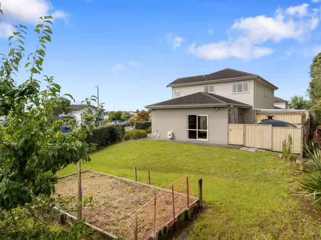 35 Mackay Drive, Greenhithe