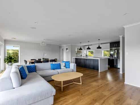 60 Roberts Road, Matakatia