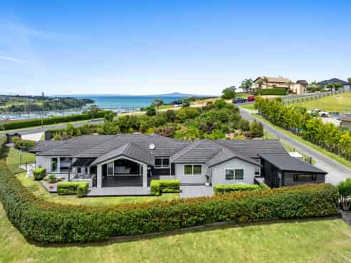 60 Roberts Road, Matakatia