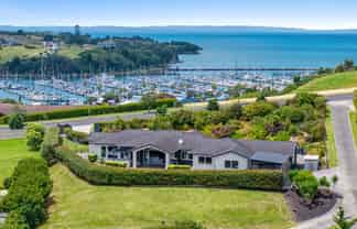 60 Roberts Road, Matakatia