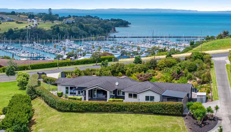 60 Roberts Road, Matakatia