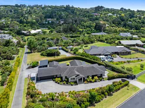 60 Roberts Road, Matakatia