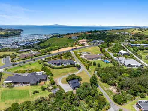 60 Roberts Road, Matakatia
