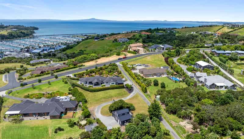60 Roberts Road, Matakatia