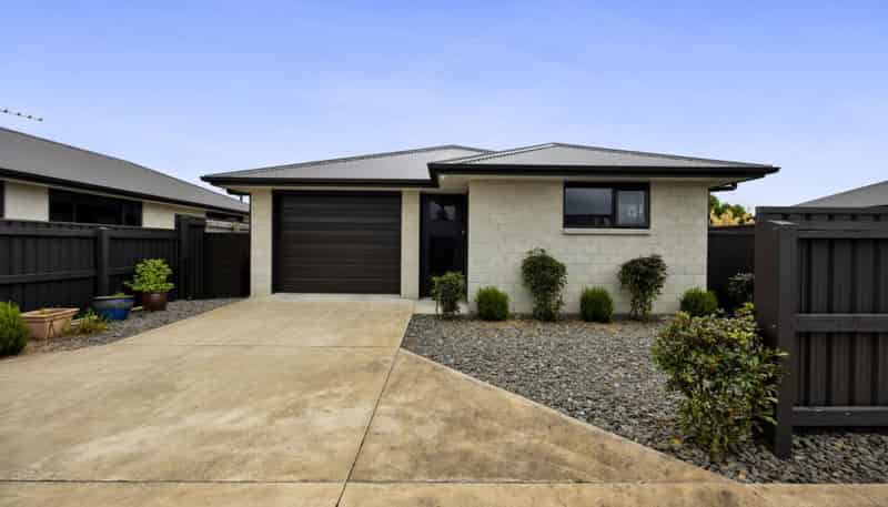 14a Rosalind Street, Stratford