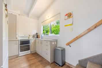 2/51A Avenue Road, Greenmeadows