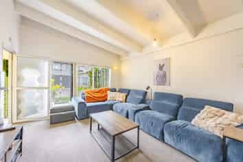 2/51A Avenue Road, Greenmeadows